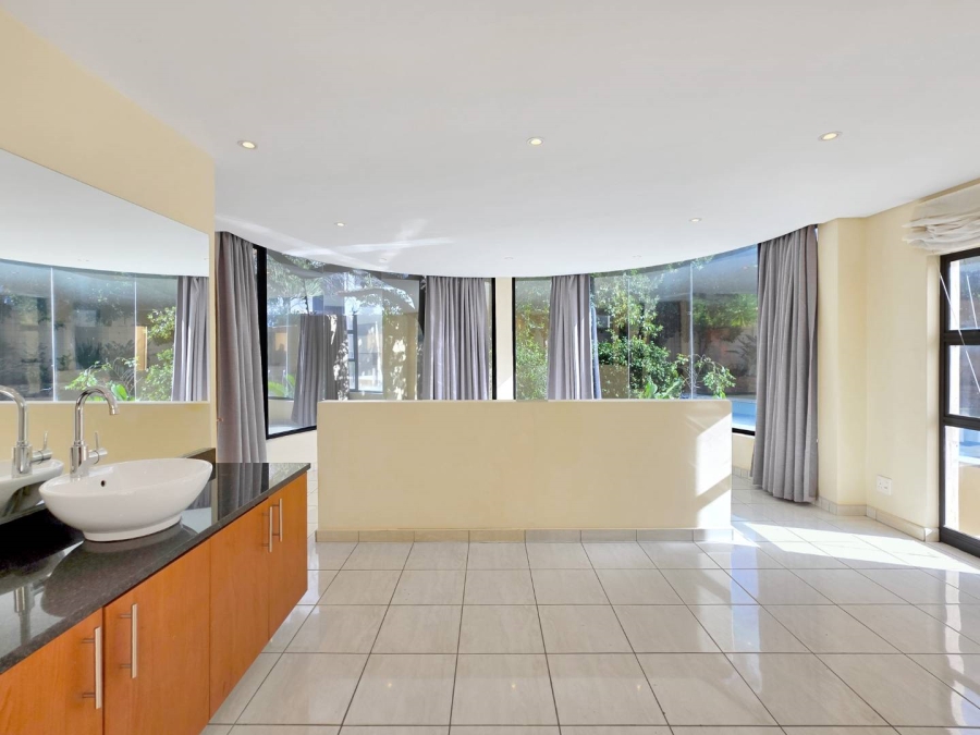 To Let 4 Bedroom Property for Rent in Oranjezicht Western Cape